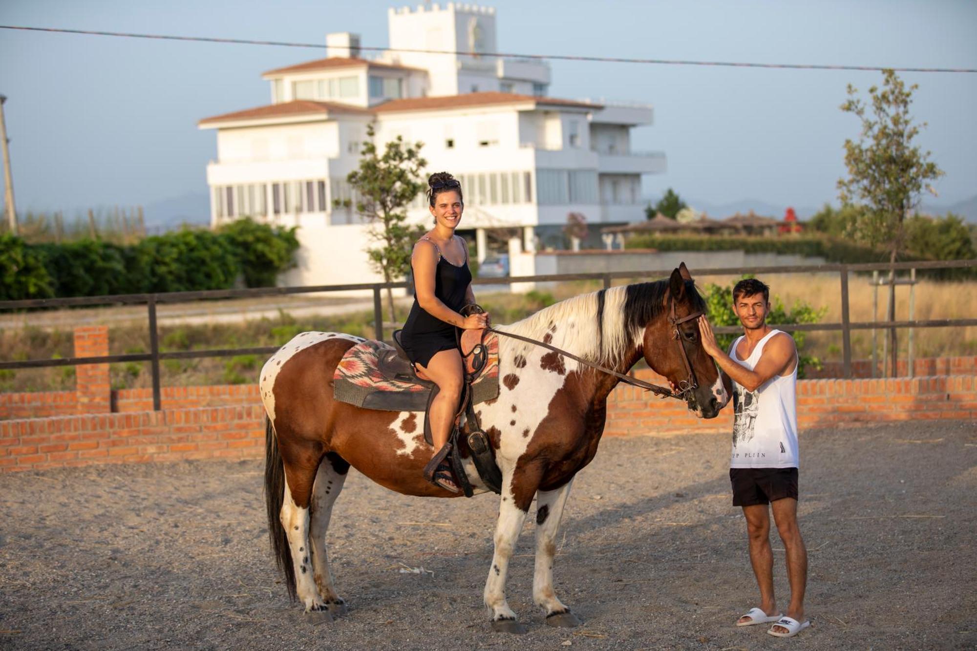 Kodra E Godenve Hotel Vile-Ballaj ภายนอก รูปภาพ